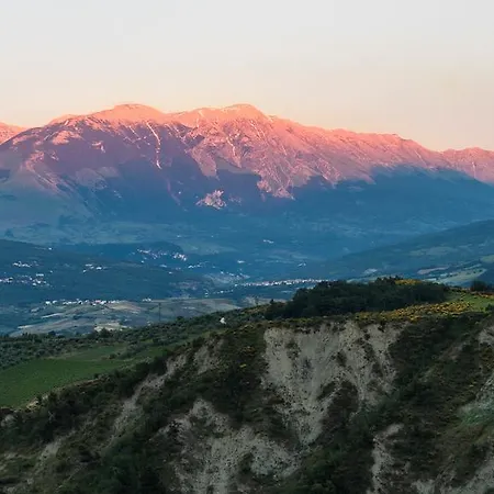 农家乐 坦奴塔特斯坦罗萨酒店 *