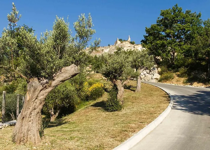 坦奴塔特斯坦罗萨酒店 *